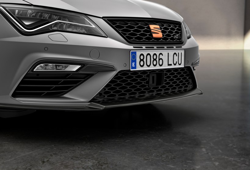 seat-leon-cupra-sports-car-carbon-fibre-front-lip