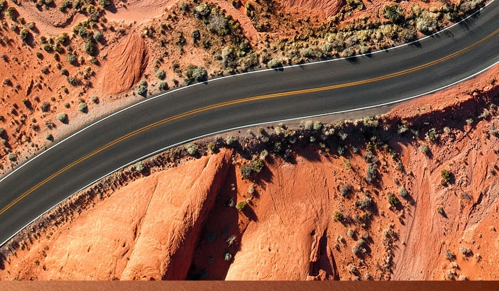 Vista aerea de carretera al desert