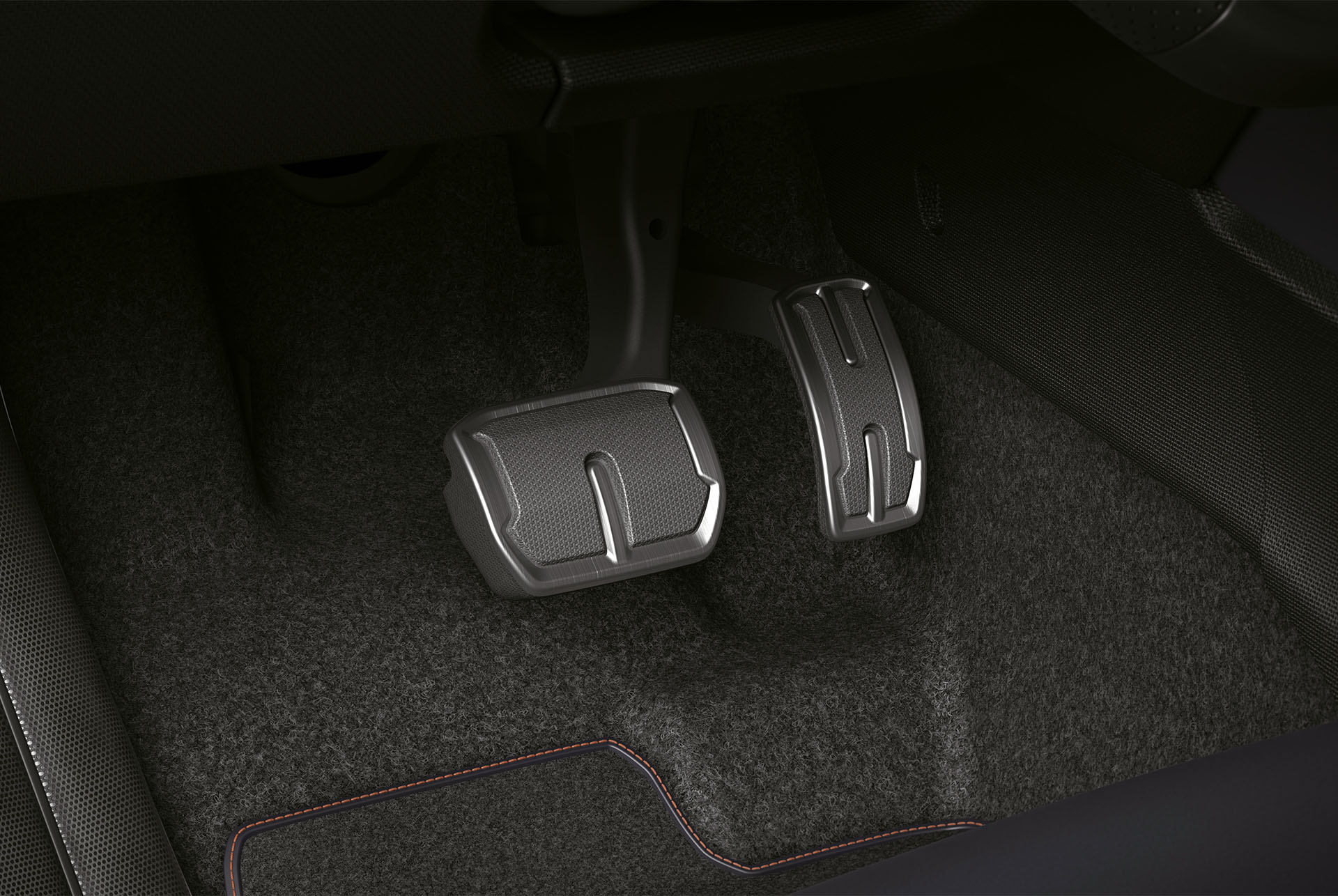 Vista interior del CUPRA Born amb pedals d'alumini fosc.