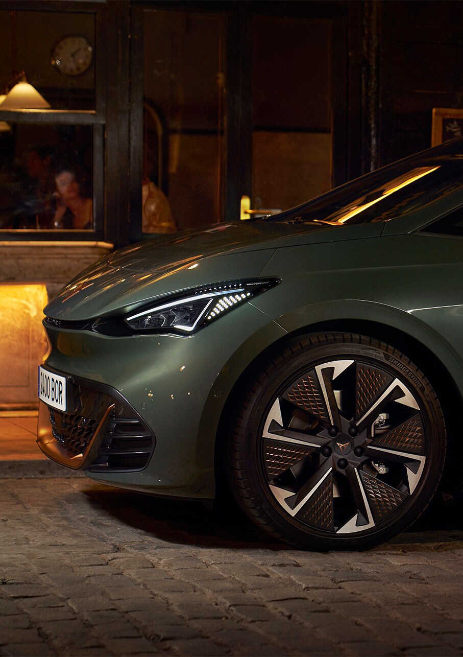 CUPRA Born VZ amb llandes d’aliatge Thunderstorm