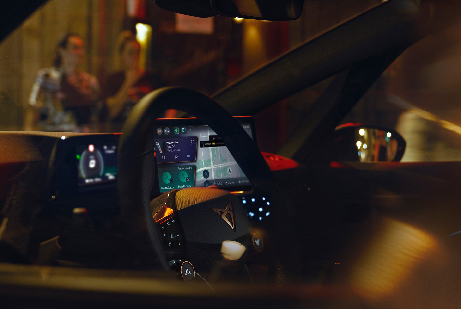 Volant del CUPRA Born VZ amb frenada regenerativa i infotainment de 12,9 polzades.