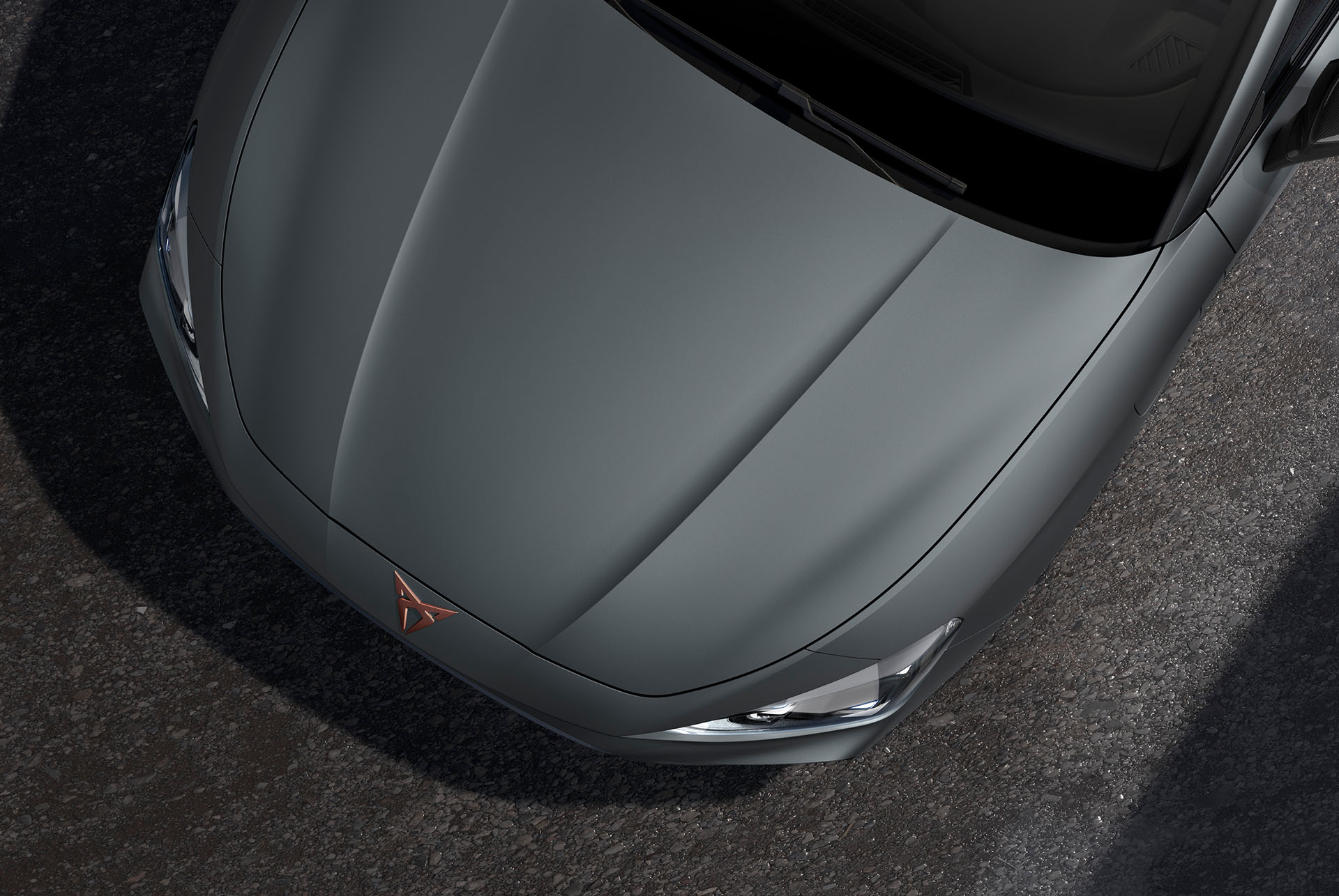 Vista aèria del capó del nou Cupra Leon Sporstourer 2025, color gris enceladus mat.