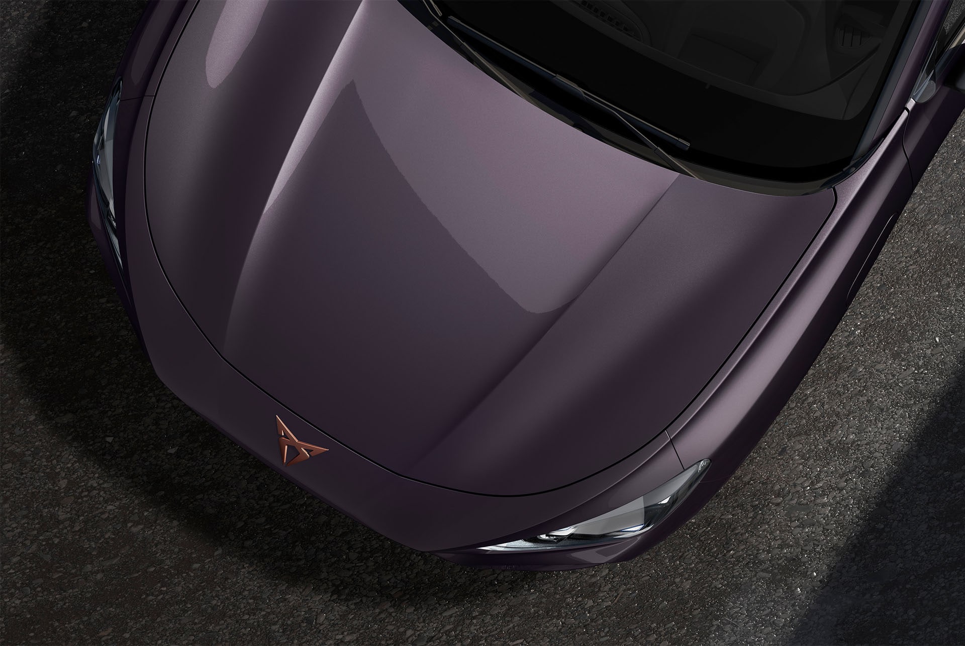 CUPRA Terramar, color Dark Void, vista des de dalt del capó i els fars davanters.