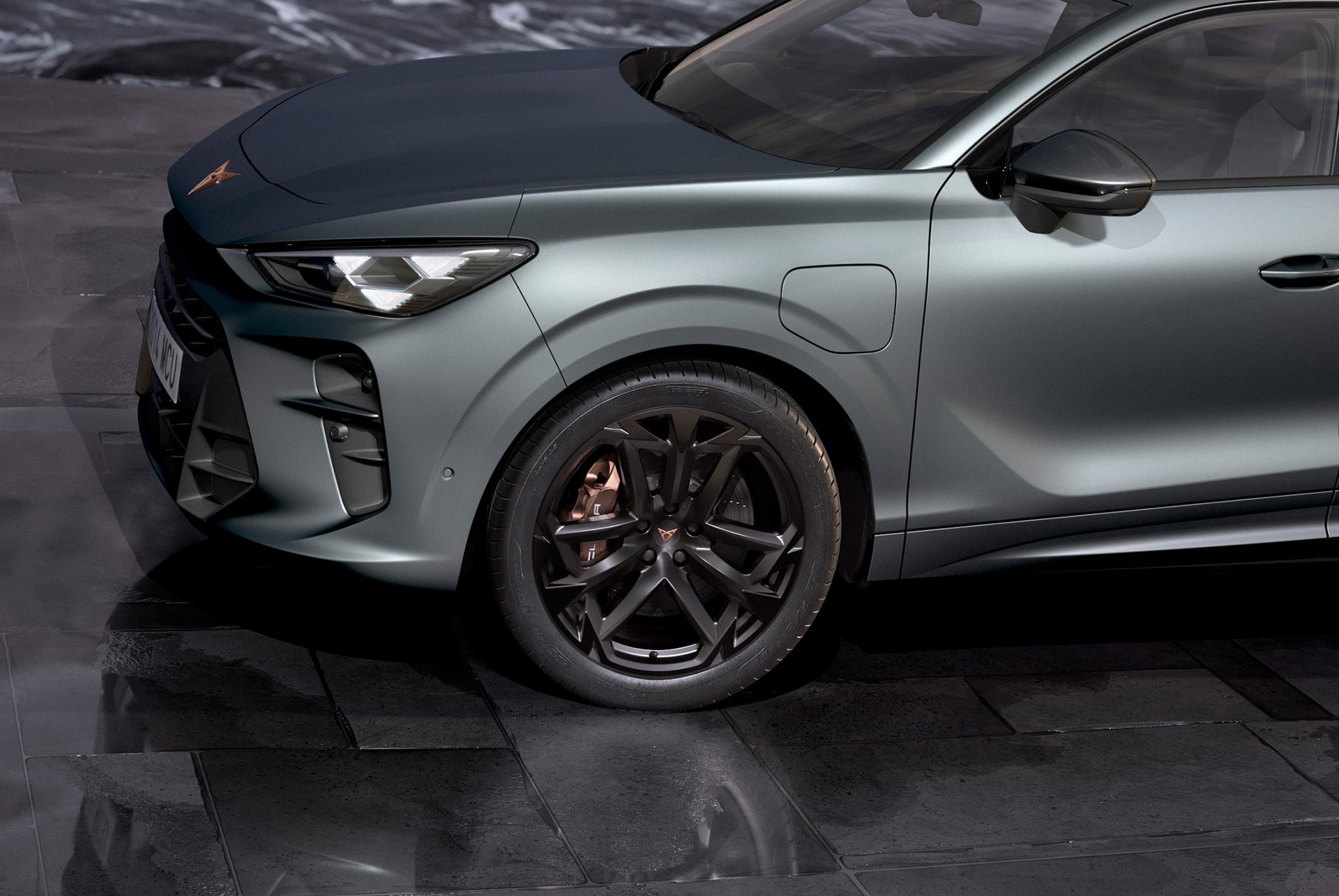 CUPRA Terramar, versió exclusiva America's Cup, gris mat Enceladus, amb llantes d'aliatge de 20 polzades America's Cup i frens Akebono. 
