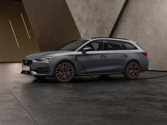 new CUPRA Leon Sportstourer ehybrid Family Sports Car in graphene grey charging