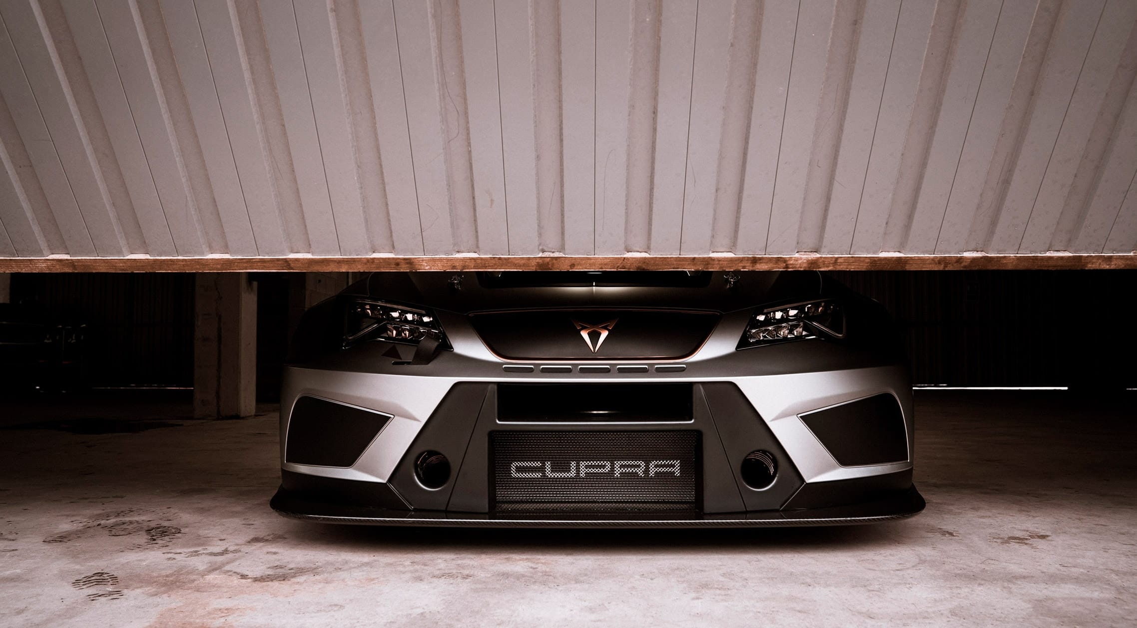 CUPRA e-Racer leaving the garage CUPRA e-Racer leaving the garage